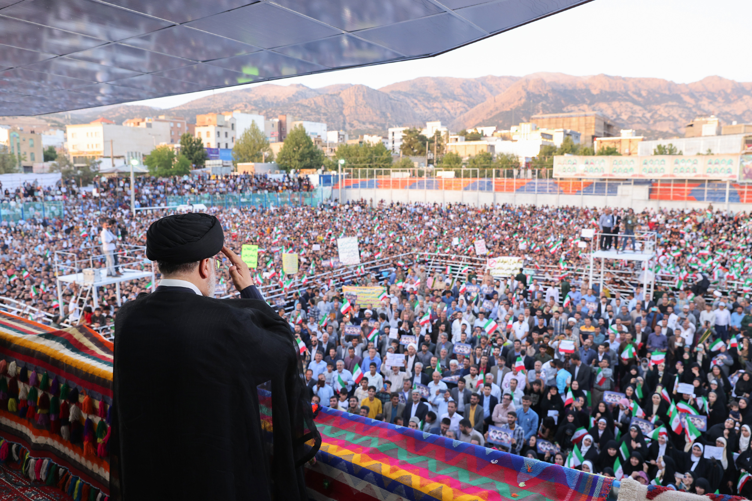 هشدار رئیسی: مدیران غیرجهادی از چرخه خدمت خارج شوند