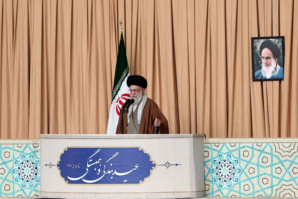 رهبر انقلاب: مواضع ما همان مواضع قبلی است