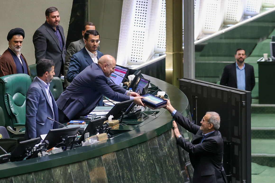 کلیات بودجه ۹ دی در مجلس بررسی می‌شود/ضرورت جبران فاصله بین حقوق و تورم