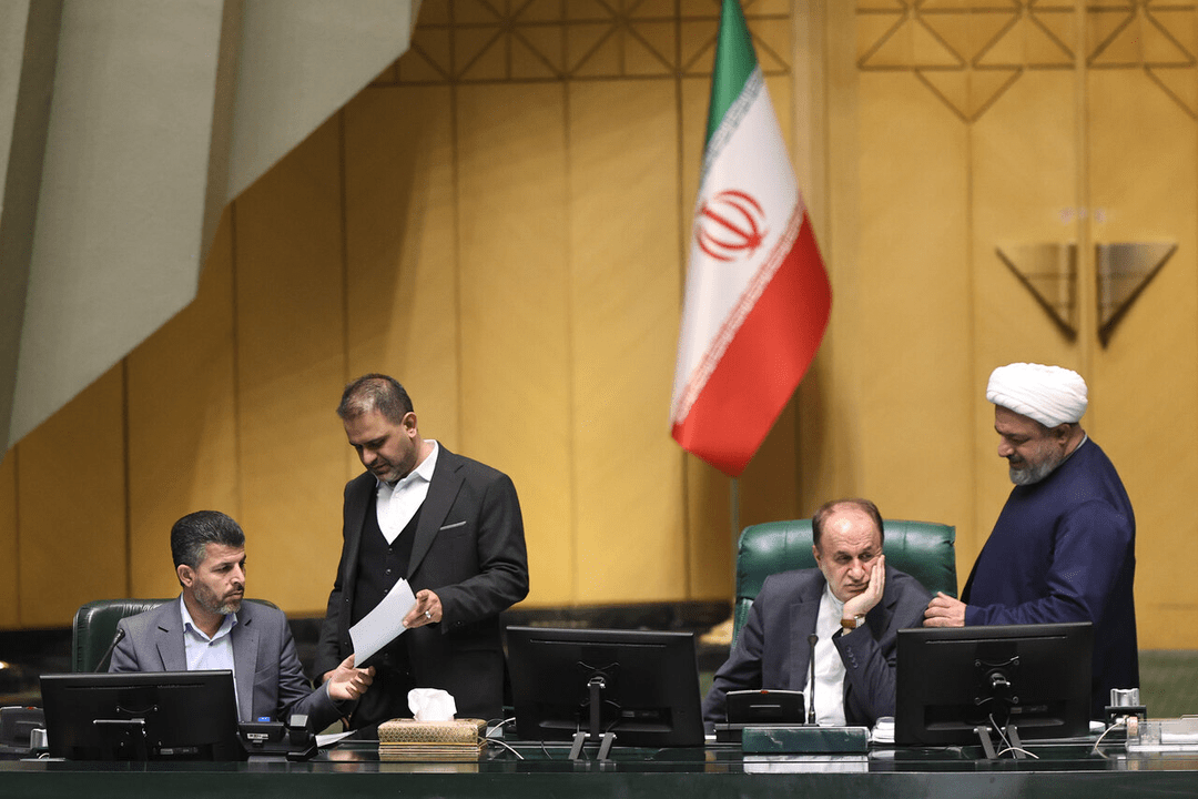 حاشیه‌های مجلس‌؛ از ریخت وپاش برای عینک آفتابی تا گزارش‌های سرّی